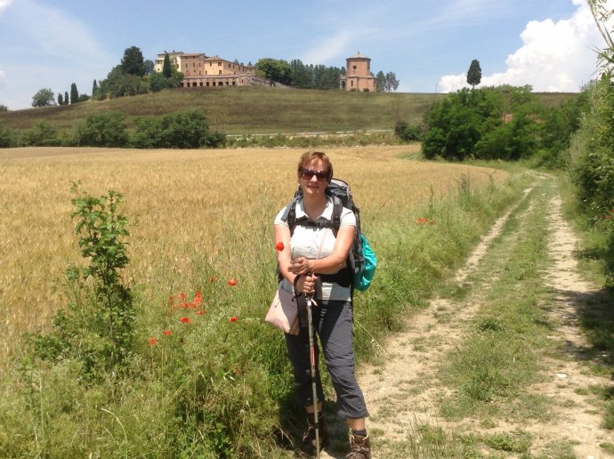 Thea ongerwaeg mit ein blumke